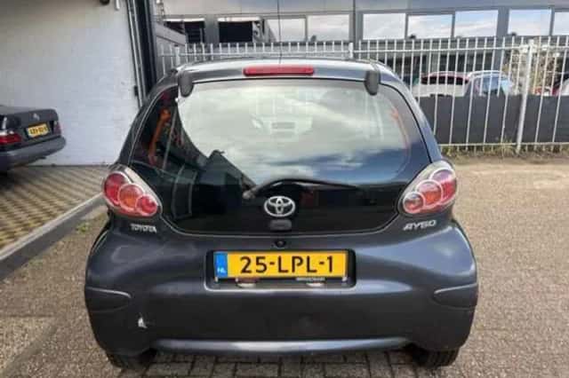 Toyota Aygo (2010) thumbnail 5