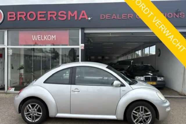 Volkswagen New Beetle (2001) thumbnail 1