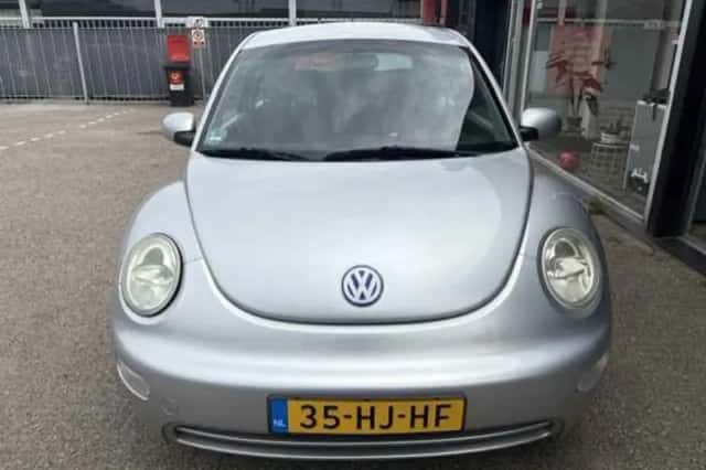 Volkswagen New Beetle (2001) thumbnail 3