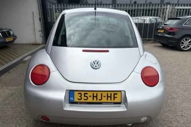 Volkswagen New Beetle (2001) thumbnail 5