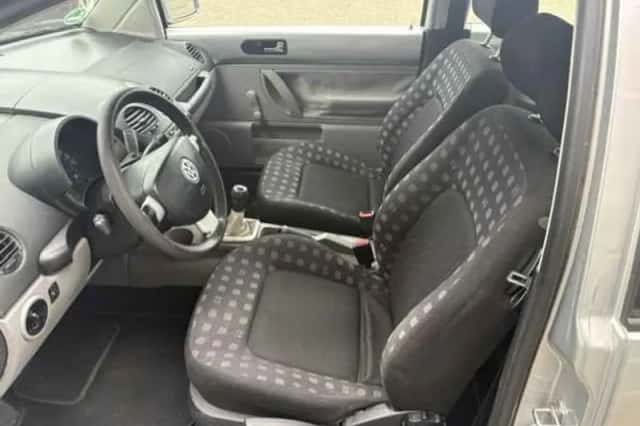 Volkswagen New Beetle (2001) thumbnail 6