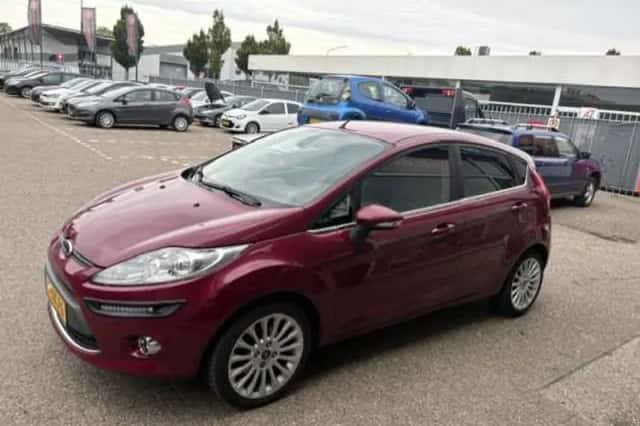 Ford Fiesta (2012) thumbnail 4