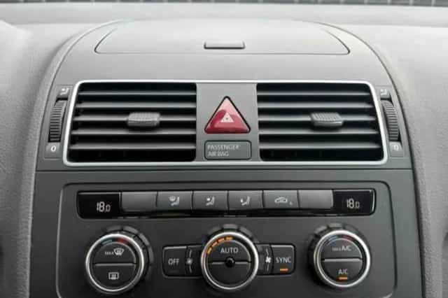 Volkswagen Touran (2013) thumbnail 4