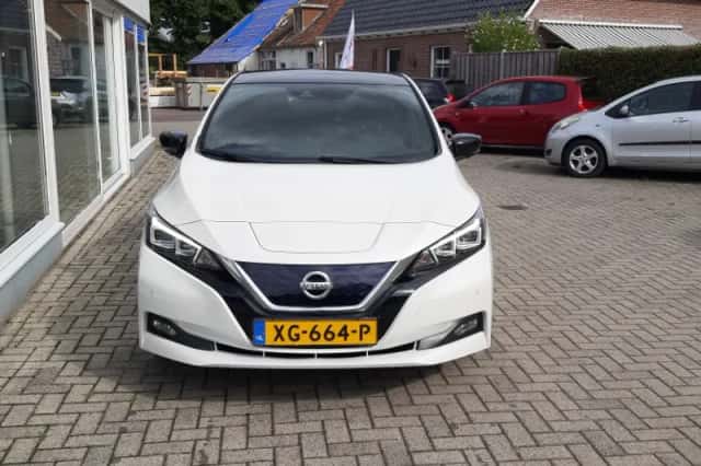 Nissan Leaf (2019) thumbnail 2