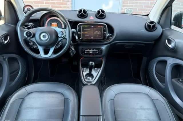 Smart Fortwo (2022) thumbnail 3