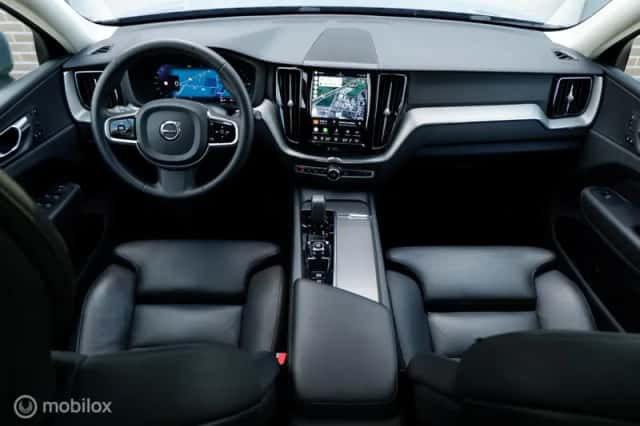Volvo XC60 (2023) thumbnail 2