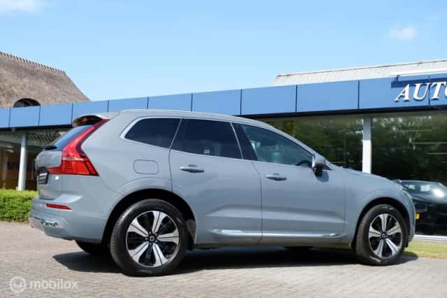 Volvo XC60 (2023) thumbnail 4