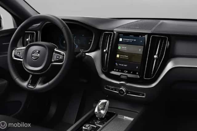 Volvo XC60 (2024) thumbnail 3