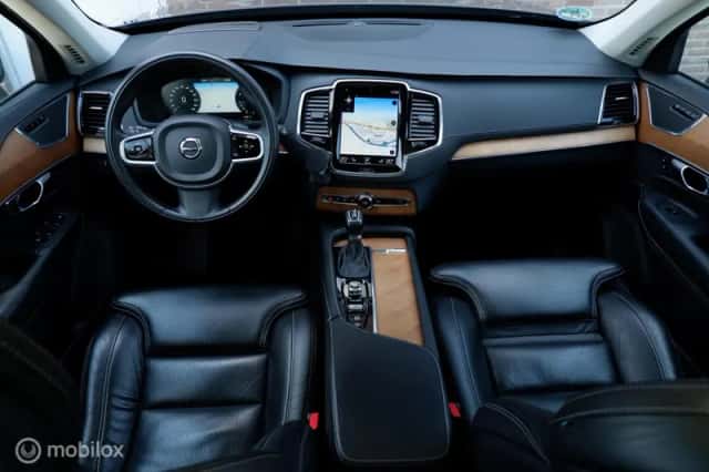 Volvo XC90 (2019) thumbnail 3