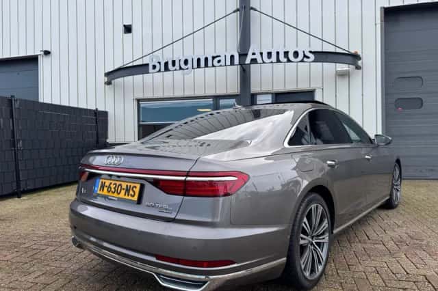 Audi A8 (2021) thumbnail 3
