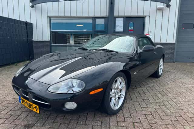 Jaguar XK8 (2002) thumbnail 1
