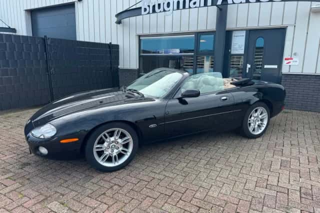 Jaguar XK8 (2002) thumbnail 4