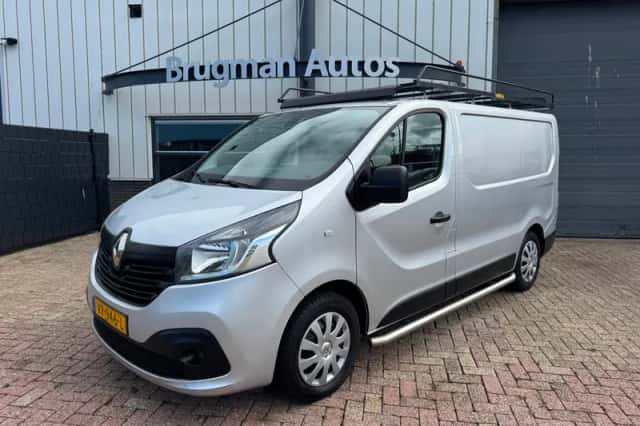 Renault Trafic (2015) thumbnail 4