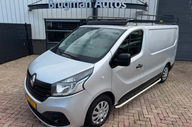 Renault Trafic (2015) thumbnail 5