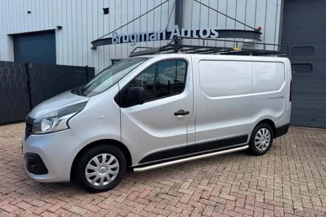 Renault Trafic (2015) thumbnail 6