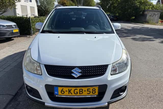 Suzuki SX4 (2013) thumbnail 3