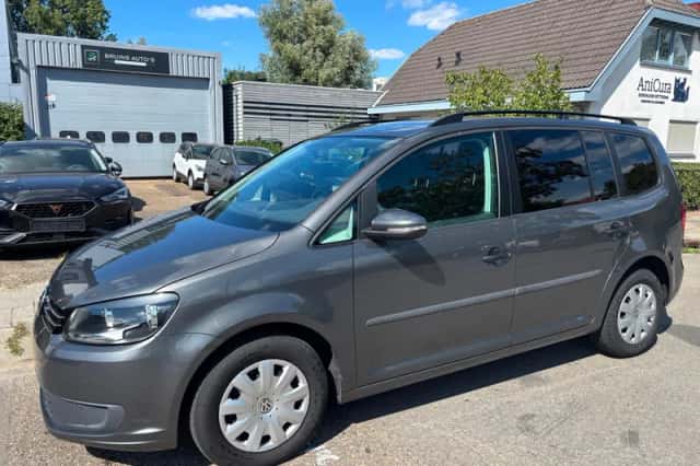 Volkswagen Touran (2012) thumbnail 1