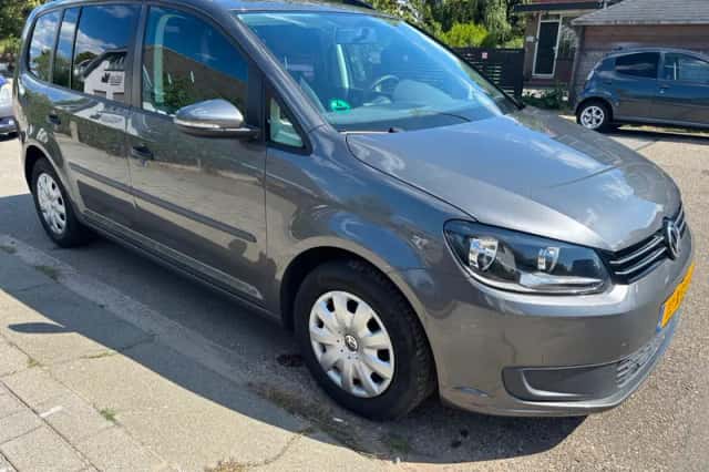 Volkswagen Touran (2012) thumbnail 3