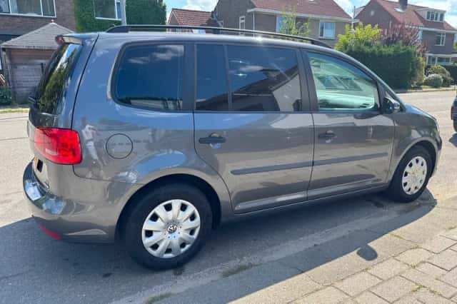 Volkswagen Touran (2012) thumbnail 4