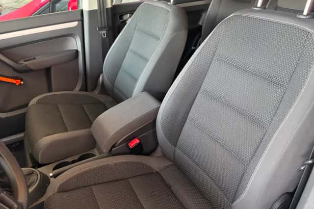 Volkswagen Touran (2012) thumbnail 5