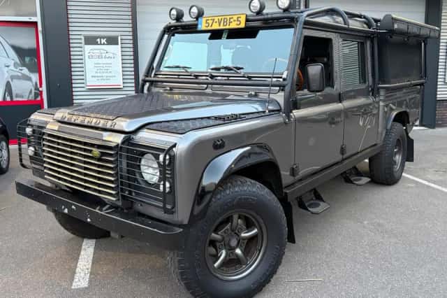 Land Rover Defender (2006) thumbnail 1