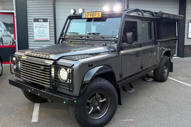 Land Rover Defender (2006) thumbnail 2