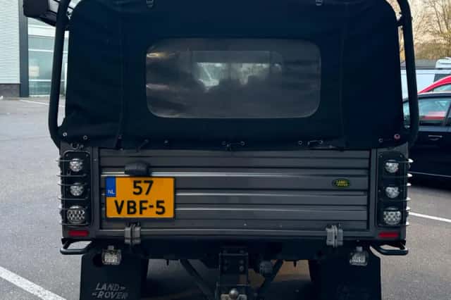 Land Rover Defender (2006) thumbnail 6