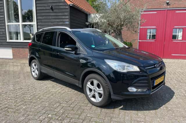 Ford Kuga (2016) thumbnail 1