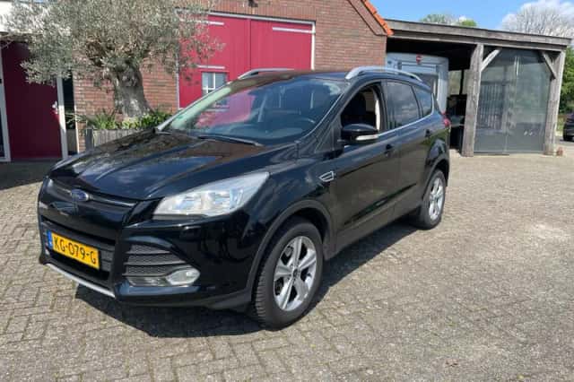 Ford Kuga (2016) thumbnail 2