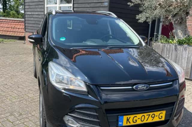 Ford Kuga (2016) thumbnail 3