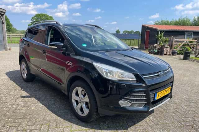 Ford Kuga (2016) thumbnail 4