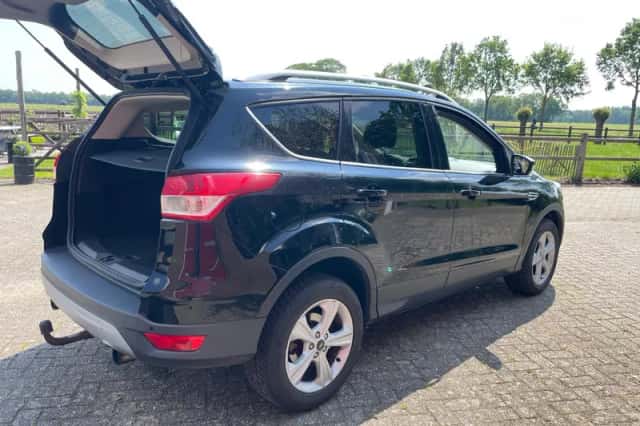 Ford Kuga (2016) thumbnail 6