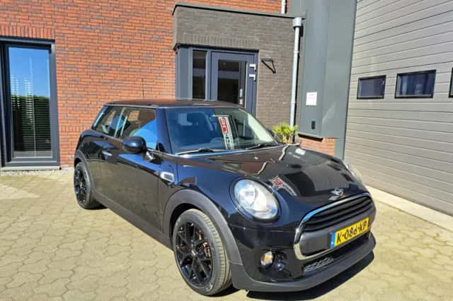 MINI One (2015) thumbnail 1