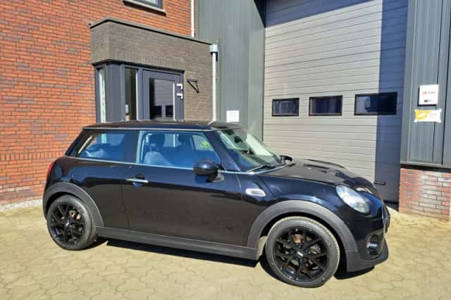 MINI One (2015) thumbnail 3