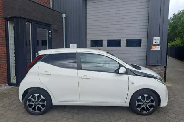 Toyota Aygo (2019) thumbnail 3