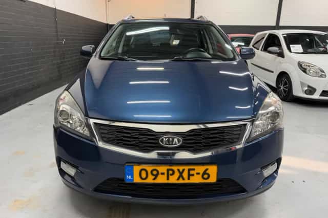 Kia Cee'd (2011) thumbnail 2