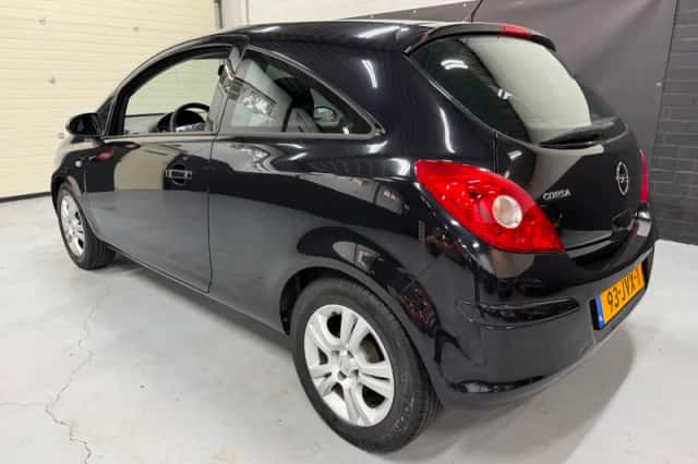 Opel Corsa (2009) thumbnail 4