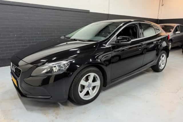 Volvo V40 (2015) thumbnail 1