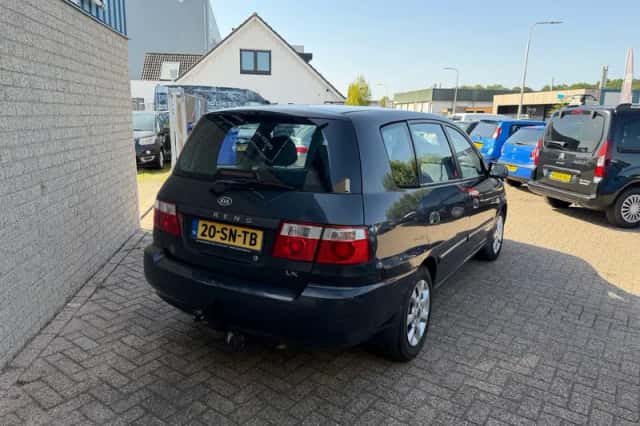 Kia Carens (2006) thumbnail 3