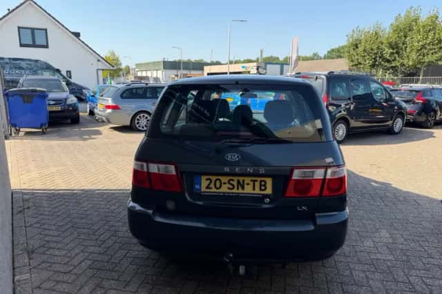 Kia Carens (2006) thumbnail 4