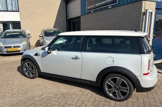 MINI Clubman (2011) thumbnail 3