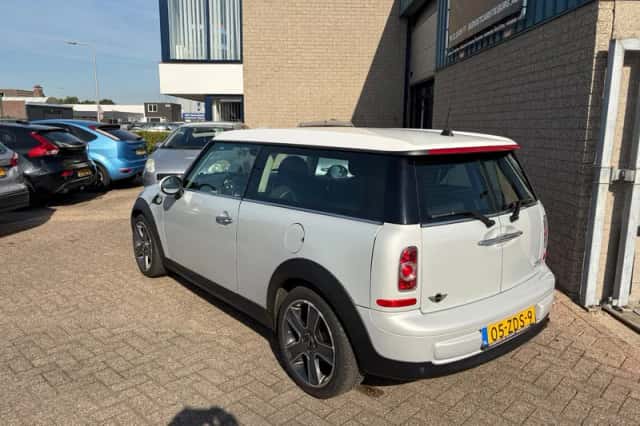 MINI Clubman (2011) thumbnail 4
