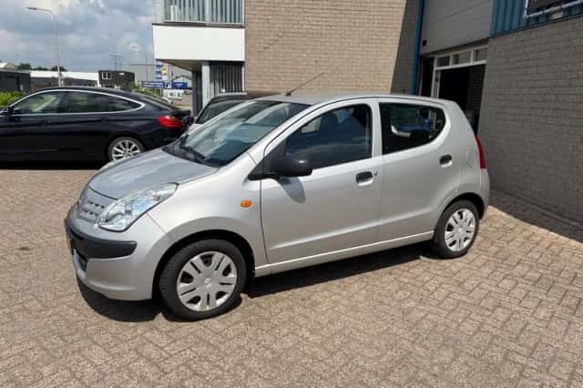 Nissan Pixo (2013) thumbnail 3