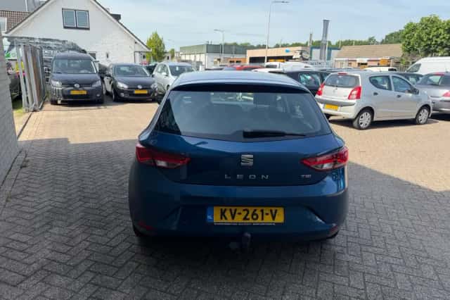 SEAT Leon (2015) thumbnail 4