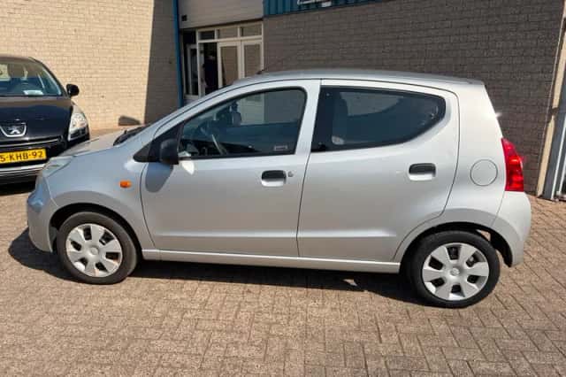 Suzuki Alto (2009) thumbnail 3