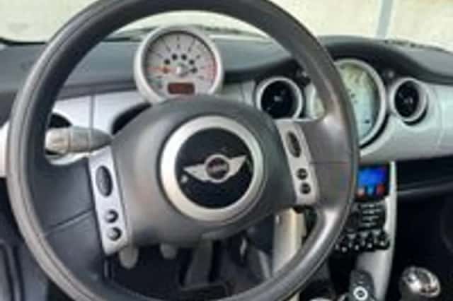MINI Cooper (2002) thumbnail 4