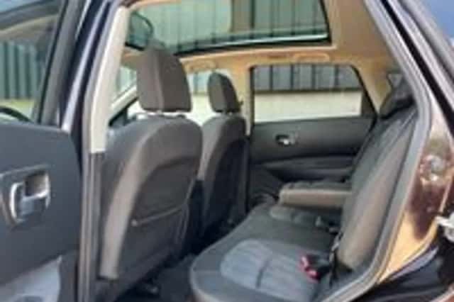 Nissan Qashqai (2011) thumbnail 3