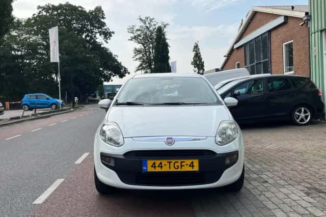 Fiat Punto (2012) thumbnail 3