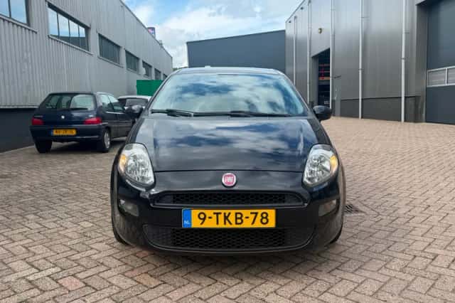 Fiat Punto (2014) thumbnail 2