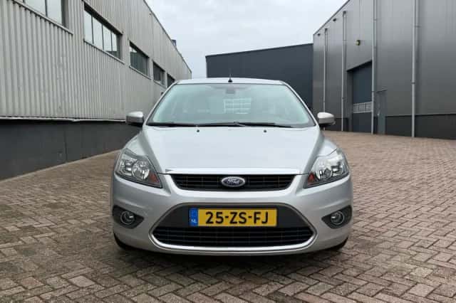 Ford Focus (2008) thumbnail 2